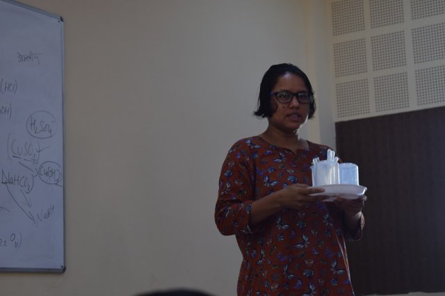 Resource person Seema giving the instructions before the practical.